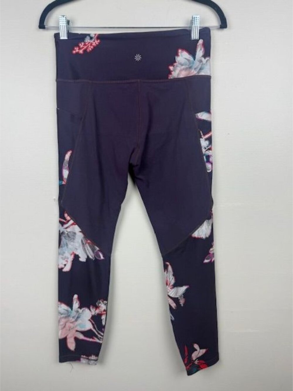 Athleta Women's Floral Print Chaturanga Cropped Capri Leggings Size M #305922 - Picture 4 of 5